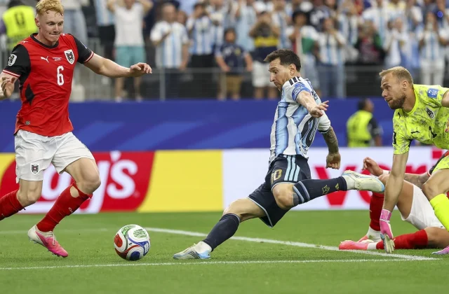 Lionel Messi’s record-breaking goal sends Argentina into last 32