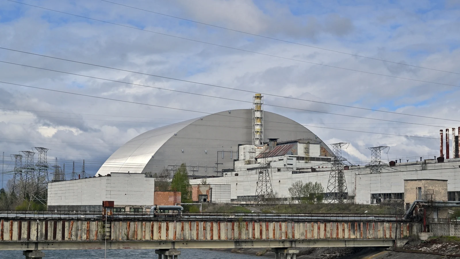 Russian drone strikes nuclear fuel storage facility near Chornobyl, Ukraine says