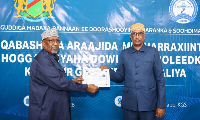 Sharif Hassan, Aden Madobe register for Southwest Somalia presidential race