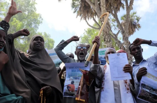 Somalia needs political settlement before it is too late, report says