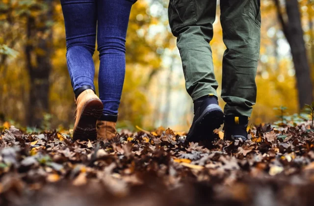 Study finds people naturally turn left when walking