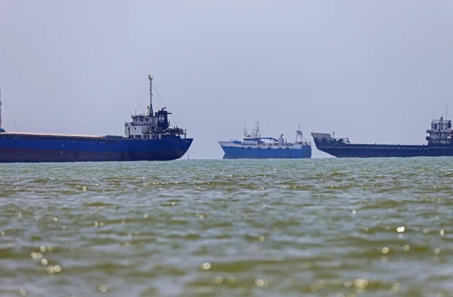 US forces lift blockade of Iranian ports after deal