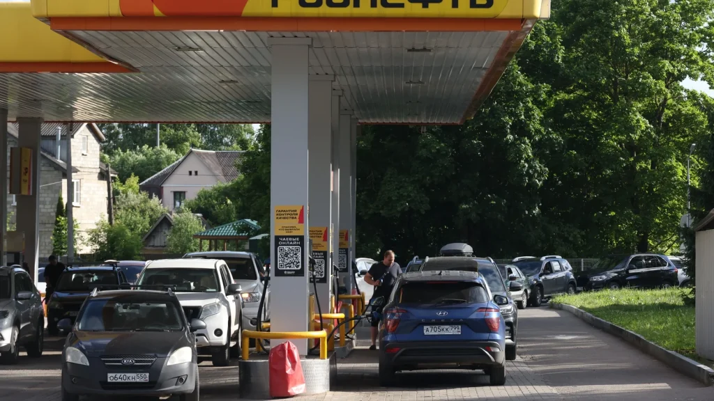 Four dead and fuel sales suspended in Crimea after Ukrainian barrage