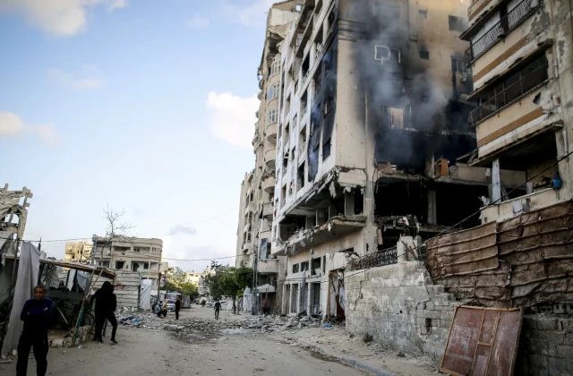 Gaza Health Officials Say Israeli Strikes Kill 10, Including Children