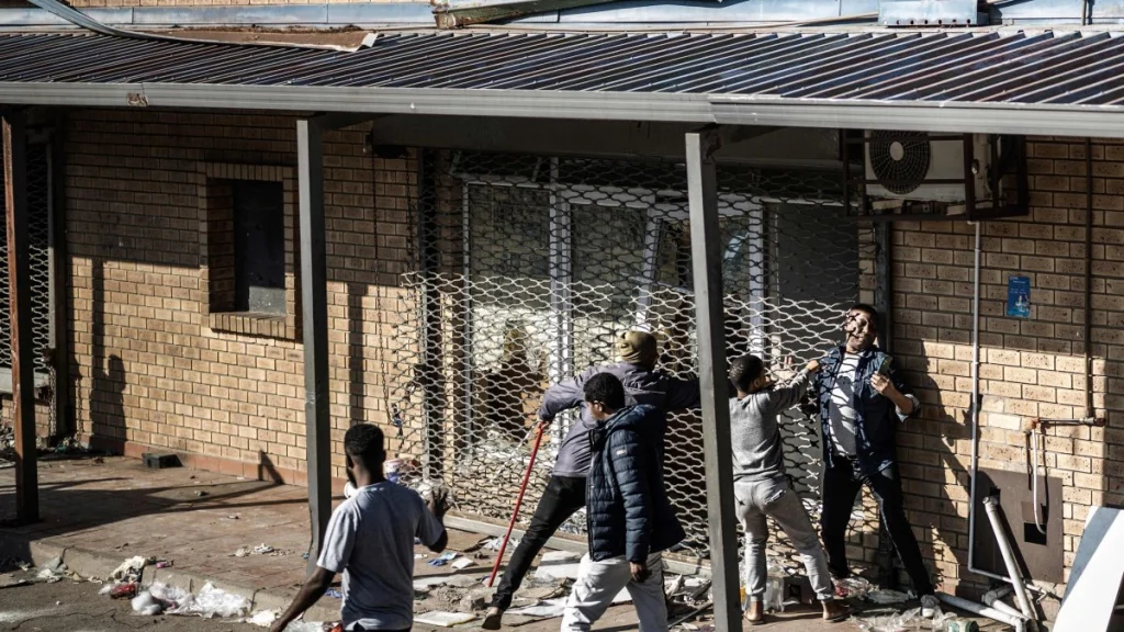 Migrants dig in as South Africa's anti-immigrant