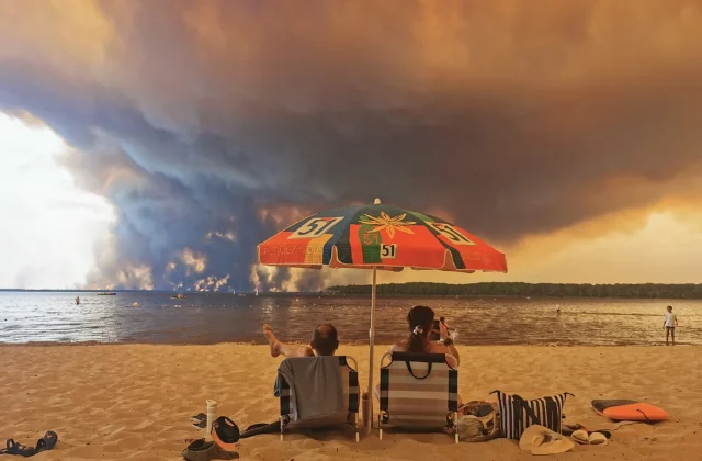 Over 250,000 Evacuated as Wildfires Rage in France and Spain