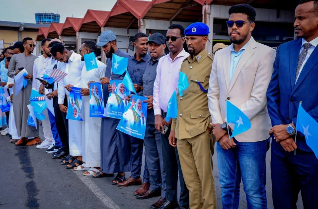 Somali American Mayor Nadia Mohamed arrives in Mogadishu on official visit