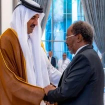 Somali President Offers Condolences to Qatar’s Amir During Visit