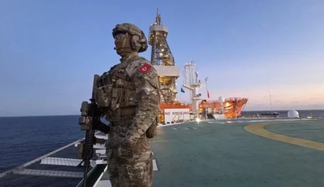 Turkish Naval Vessels Escort Drilling Fleet Off Somalia