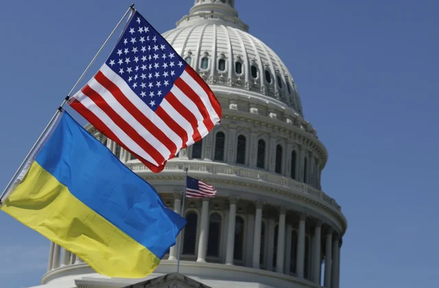 US Senate Advances Russia Sanctions as Zelensky Visits