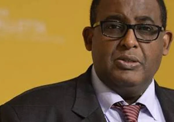 Which election is Omar Abdirashid contesting in his presidential bid?
