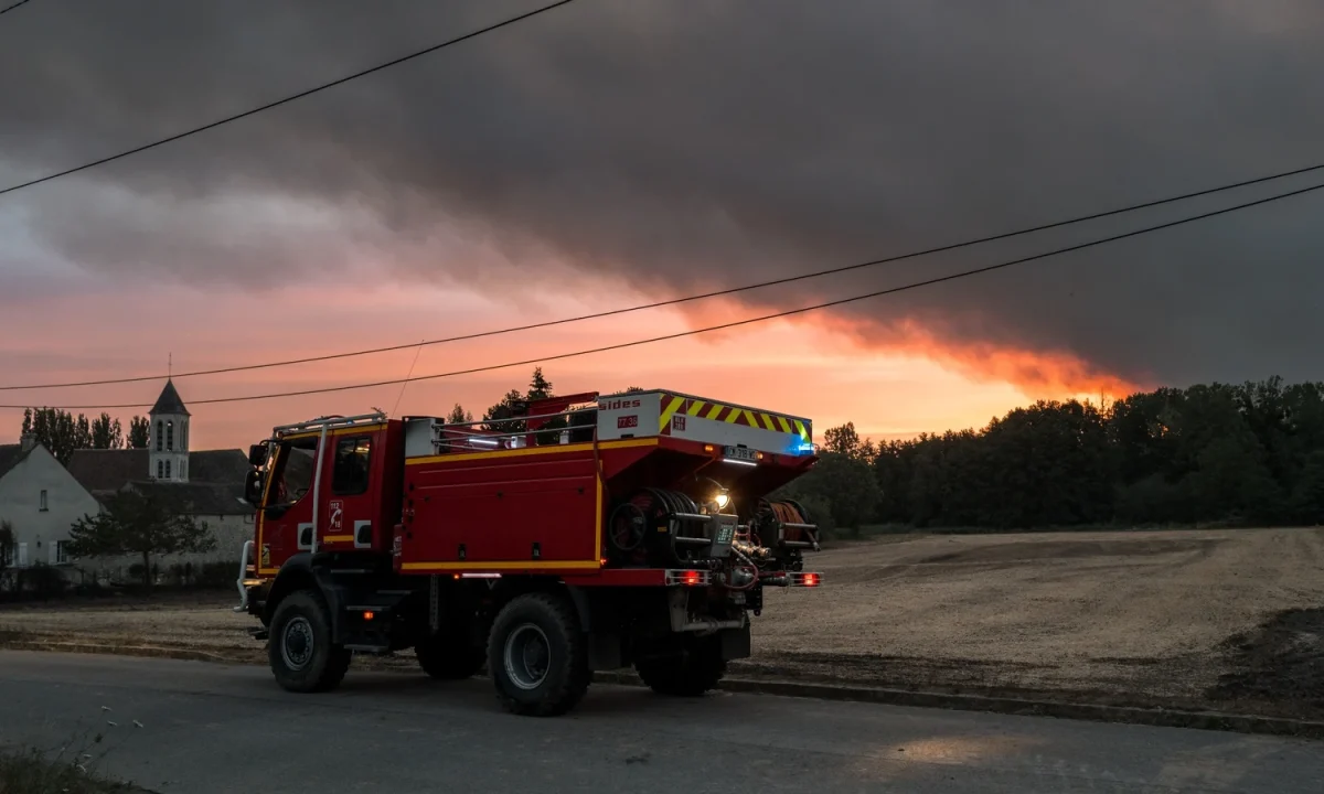 ‘Exceptional Scale’ Fire Rages South of Paris