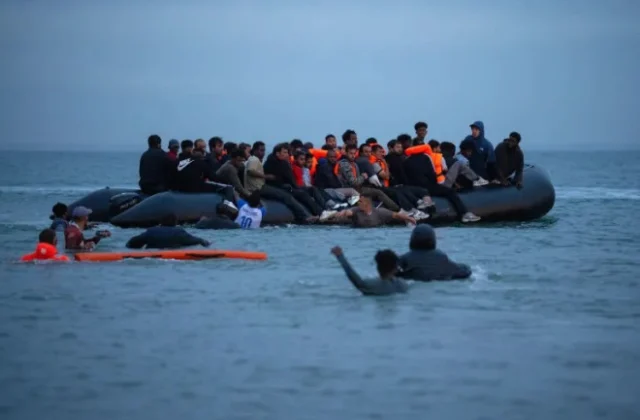 230 People Reach UK Aboard Single Boat After Crossing English Channel