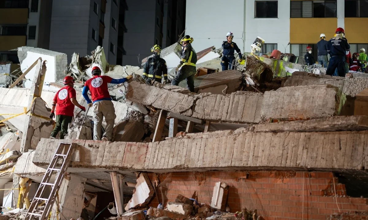 
        
        Colombia vows to find all missing quake victims as rescue hopes fade
    
