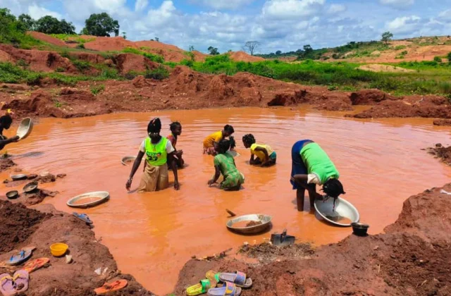 More Than 100 Killed in Central African Republic Mine Collapse