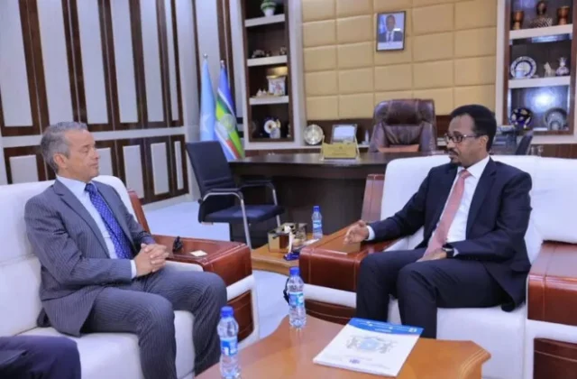 Somalia’s Ambassador Daccò Coppi Meets Minister of Commerce and Industry