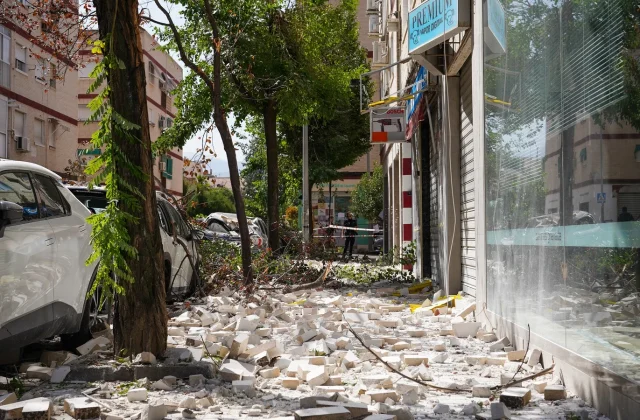 Three Injured as New Tremors Strike Granada, Spain