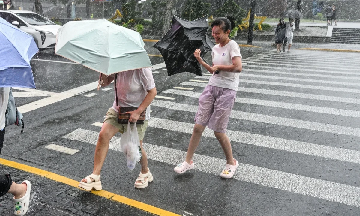 Typhoon Dolphin Brings Heavy Storms to Eastern China, Disrupting Life in Shanghai