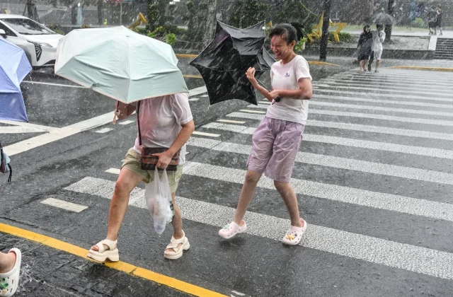 Typhoon Dolphin Brings Heavy Storms to Eastern China, Disrupting Life in Shanghai