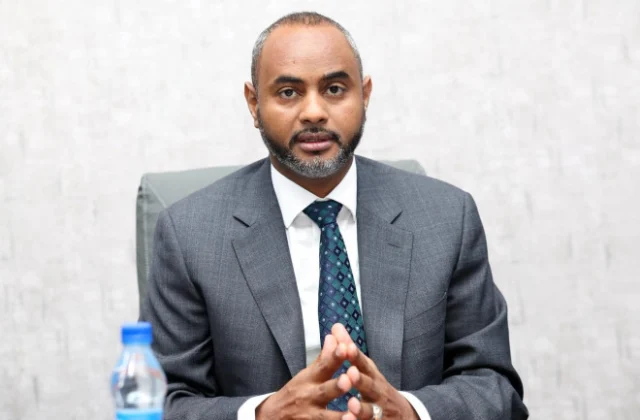 Wasiir Cabdulqaadir Jaamac: Aragti ku saabsan loolanka guddoonka Baarlamaanka Federaalka iyo jihada siyaasadda Soomaaliya