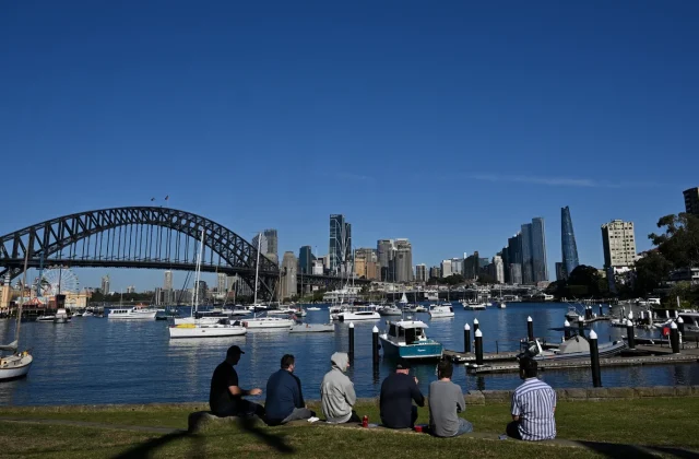 Australia to Detain Tourists Who Overstay Visas, Minister Says