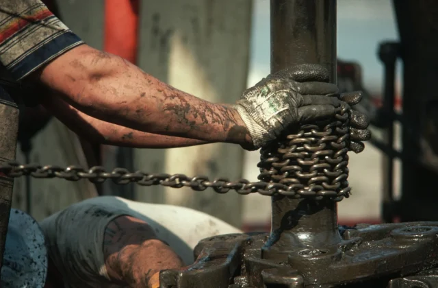 Brent crude rises above $100 a barrel as Middle East conflict intensifies