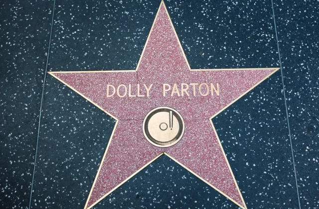 Dolly Parton to Receive New Hollywood Walk of Fame Star After Vandalism