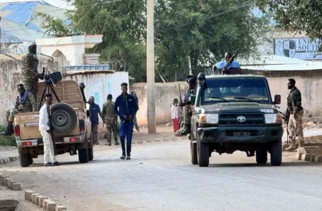 Fighting erupts in southwestern Somalia between government and militias