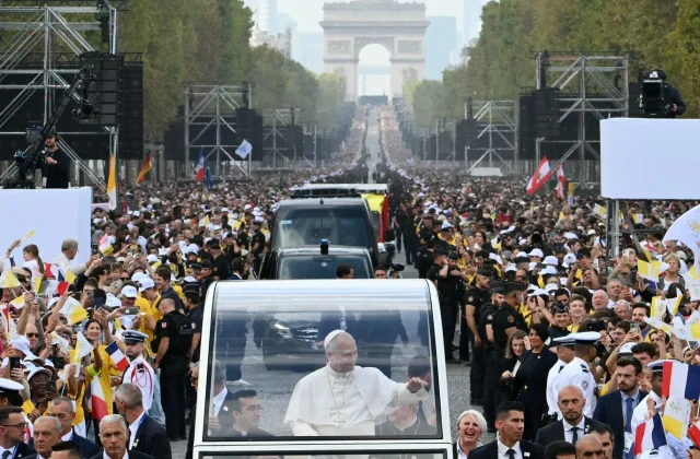 Huge Crowds Gather in Paris for Outdoor Mass With Pope Leo XIV