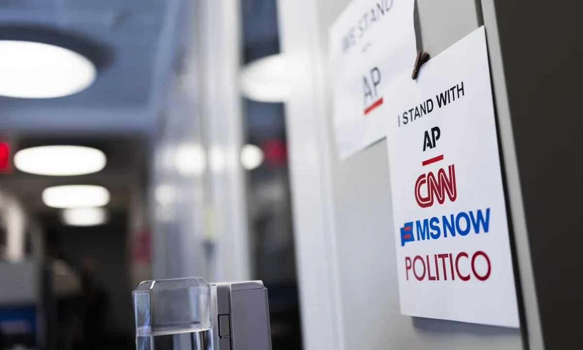 
        
        Major US broadcasters halt pooled coverage of Trump over CNN
    