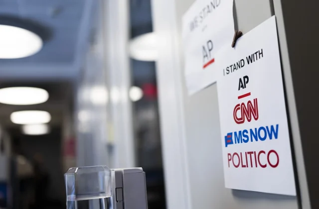 Major U.S. broadcasters halt pooled Trump coverage in dispute over CNN
