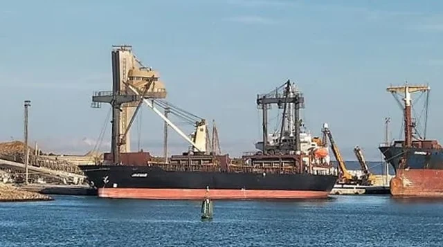 Somali Navy Reports Rescuing Crew From Bulk Carrier