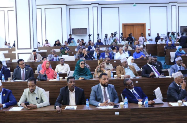 Somalia’s lower house ends monthly $100 salary deduction for lawmakers