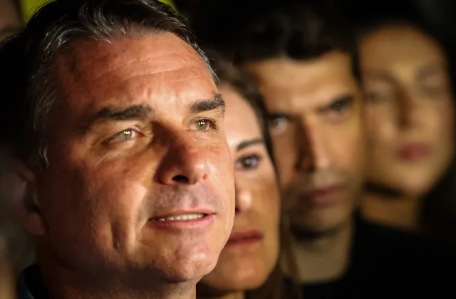 Bolsonaro leads Lula as Brazil election goes to run-off