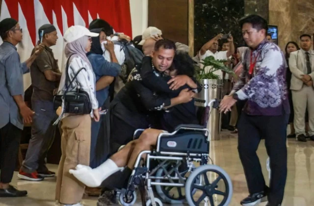 Four Indonesian Seamen Return Home After Somali Pirate Ordeal
