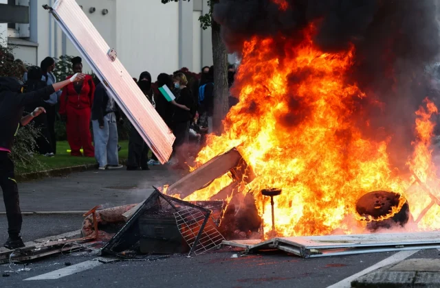Hundreds of French high schools close as new violence erupts
