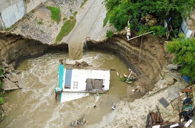Hurricane Simon Weakens as Heavy Rain Floods Mexico’s Coast
