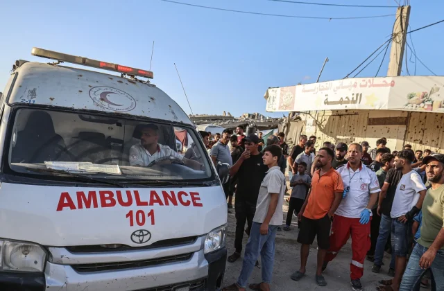 Israeli Fire Kills Seven in Gaza City, Rescuers Say