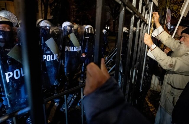 Polish riot police deployed after court chief suspended