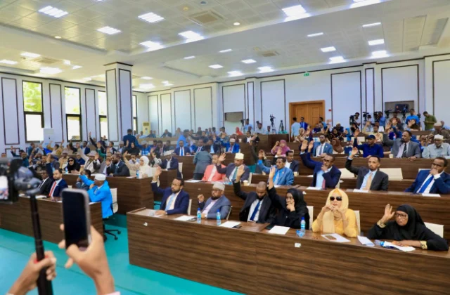 Somali Parliament Deducts Salaries From Lawmakers Absent During Parliamentary Sessions
