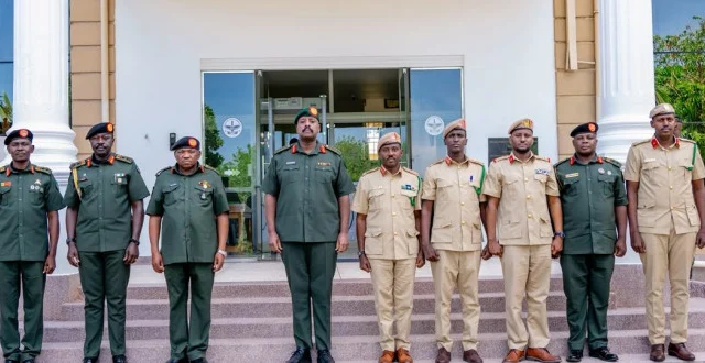 Somali army chief asks Uganda to expand military training support
