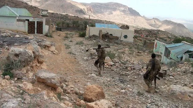 Ugu yaraan saddex qof oo rayid ah oo ku dhintay, toddobo kalena ku dhaawacmay duqeyn hoobiye oo al-Shabab ka geysatay Puntland